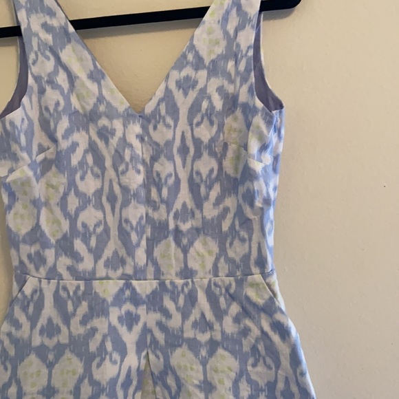 Woman's Size 4 GAP dress - Picture 2 of 5